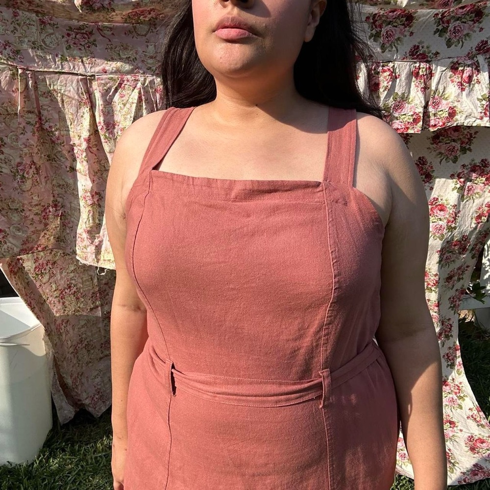Muted pink linen pinafore dress - Picture 6 of 8